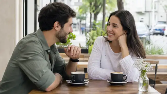 How to flirt with a girl: honest guide to connect without pressure