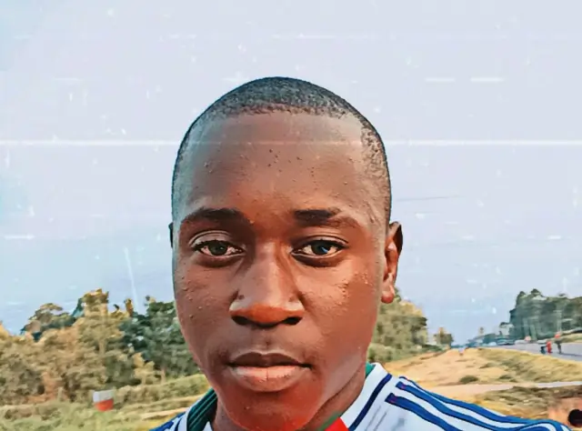 ŰNṚULY BWOEY